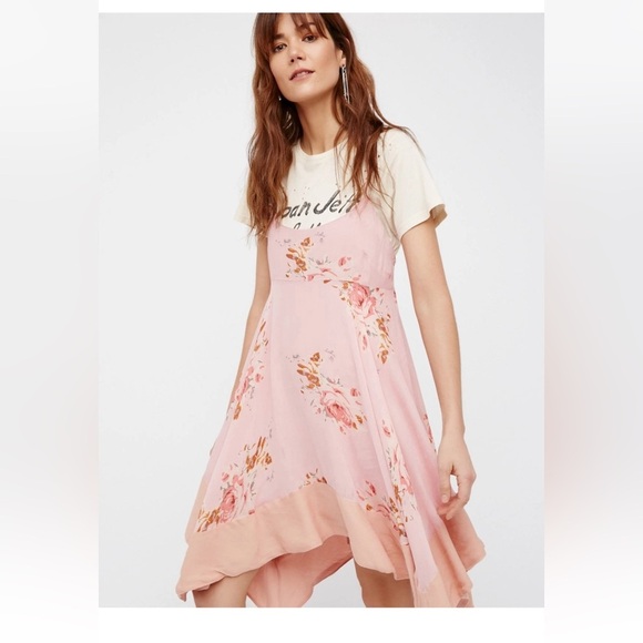 Faded Bloom Mini Dress in Pink
FREE PEOPLE
Size XS - Picture 6 of 8